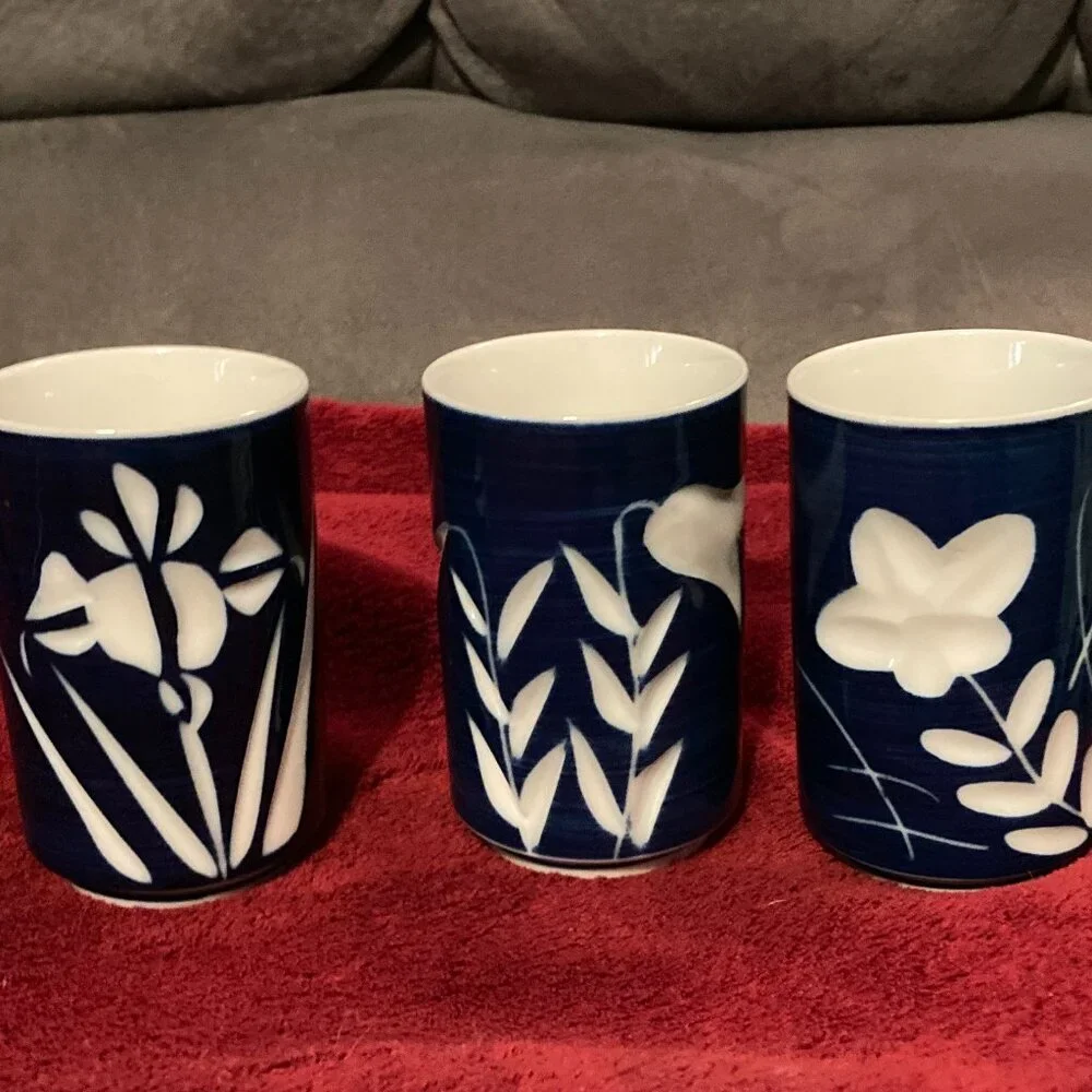 VTG THREE (3) Porcelain Teacup/Sake Cups-MCI JAPAN-Sgraffito Floral Etched-EUC - Picture 8 of 9